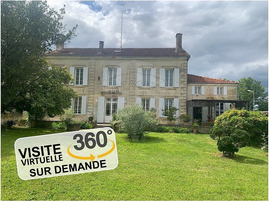 Villa / Maison  T12 à vendre Saintes 17100