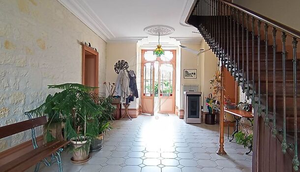 Villa / Maison 12 pièces  à vendre Saintes 17100