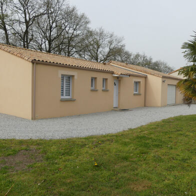 Maison 4 pièces 1010 €