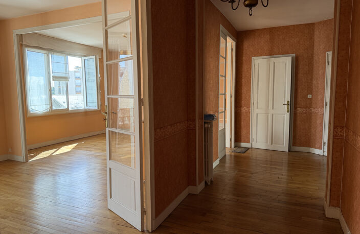F4 secteur Mairie 103 m2 habitables — photo 3