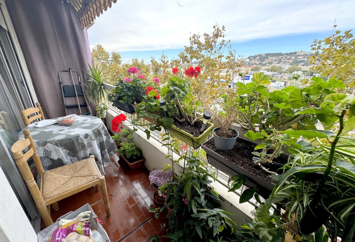 Azur St Roch — photo 1