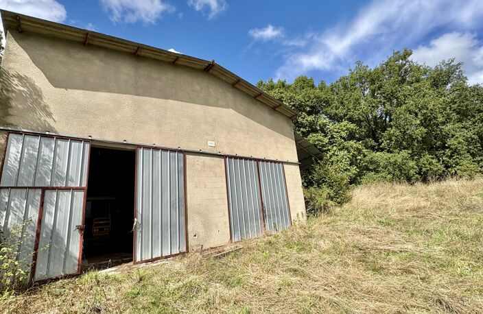 Ensemble immobilier avec maison et dépendances — photo 2