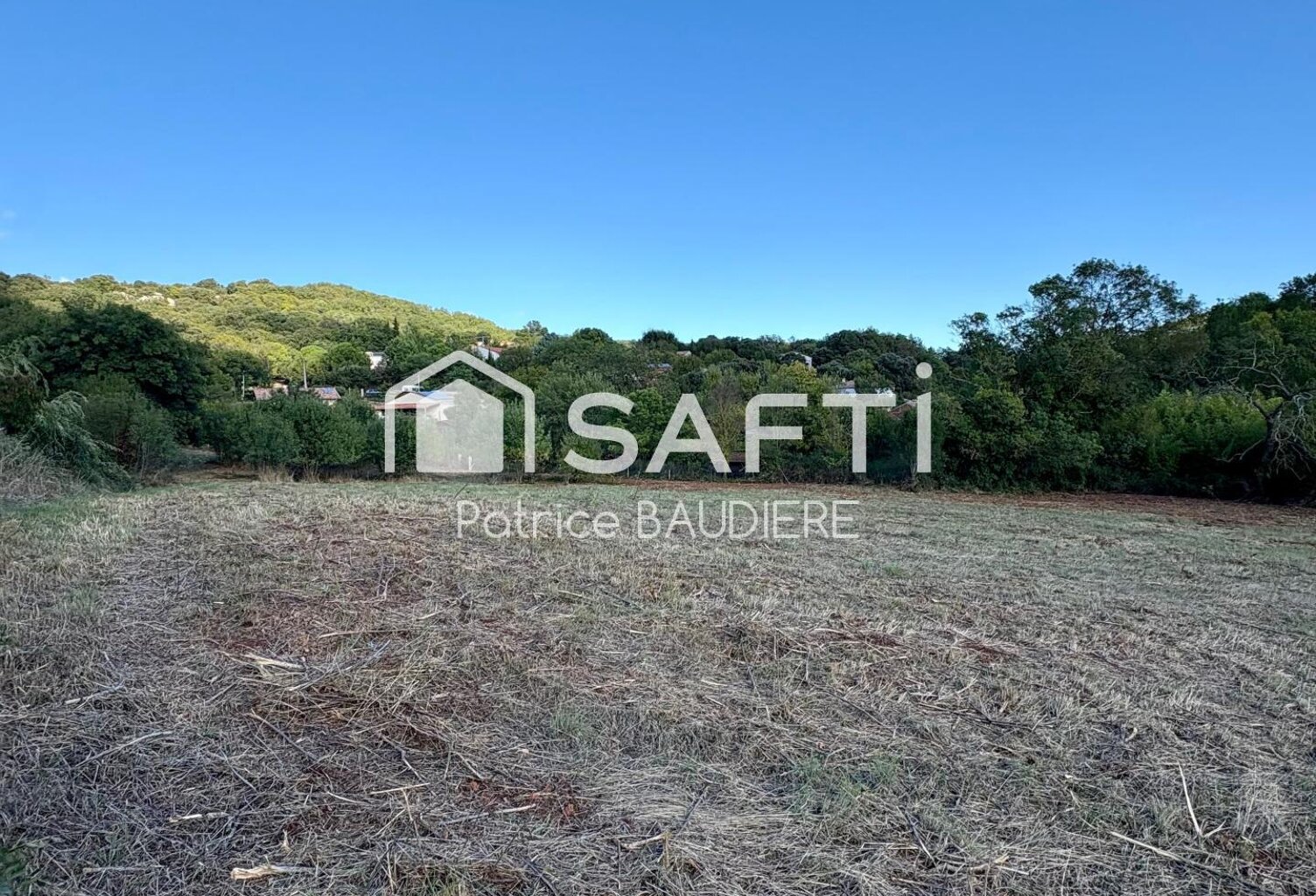 Magnifique terrain constructible de 2100 m2 — photo 1