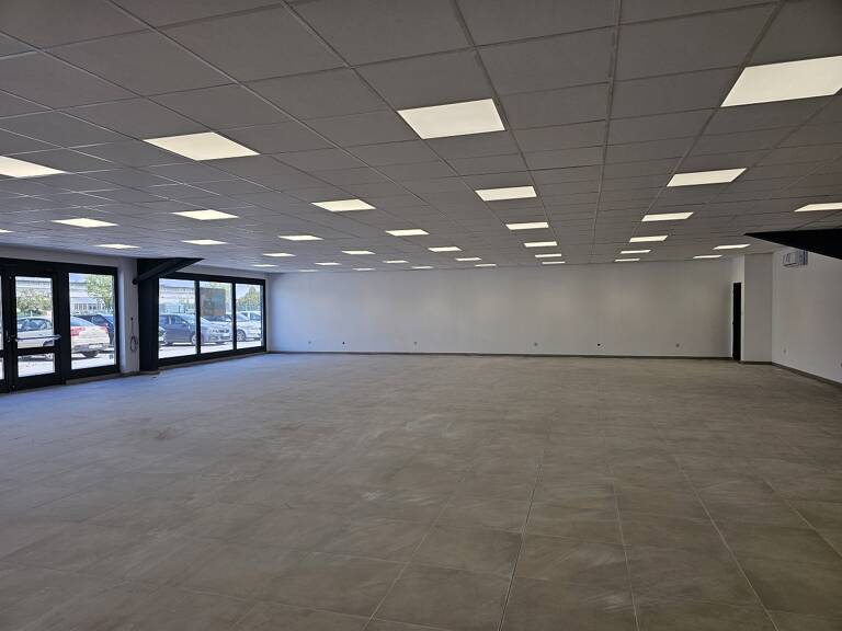 Local commercial — photo 1