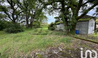 Terrain  836 m² à vendre à Vœuil-et-Giget (16400)