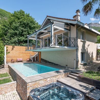 Maison 7 pièces 700000 €