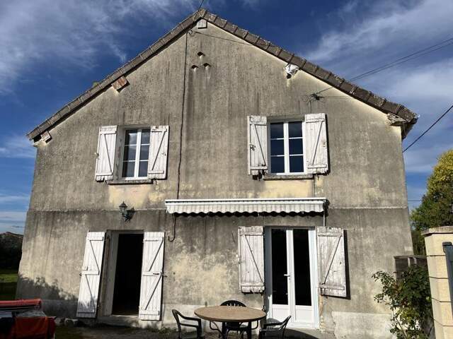 Maison en pierre de 4 pièces principales — photo du bien