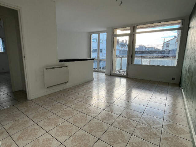 Bel appartement T4 avec balcon, loggia et cave ? Résidence sécurisée avec ascenseur — photo du bien