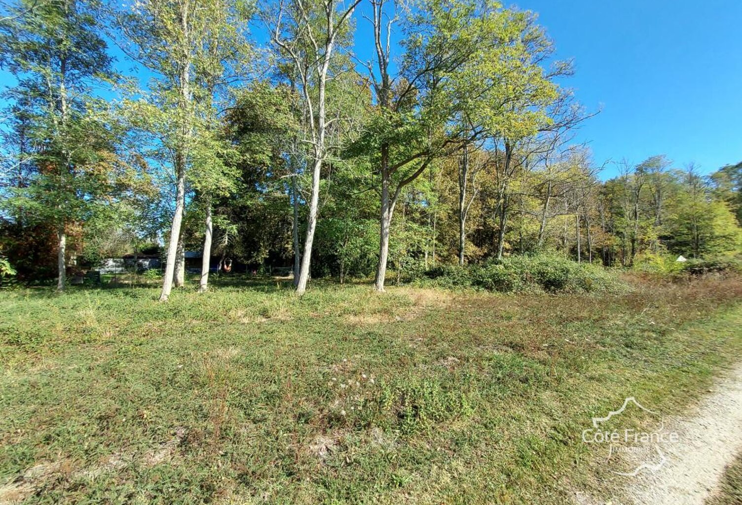 Grand terrain constructible et libre de constructeur — photo 1