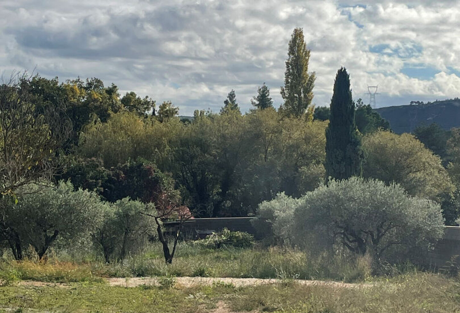 Terrain constructible sur Ventabren — photo 1