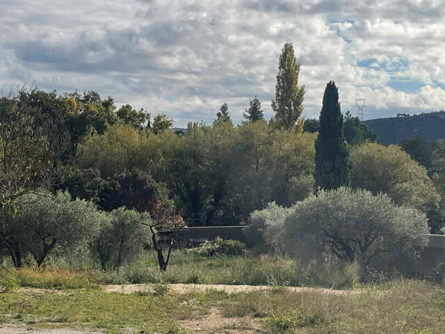 Terrain constructible sur Ventabren — photo du bien