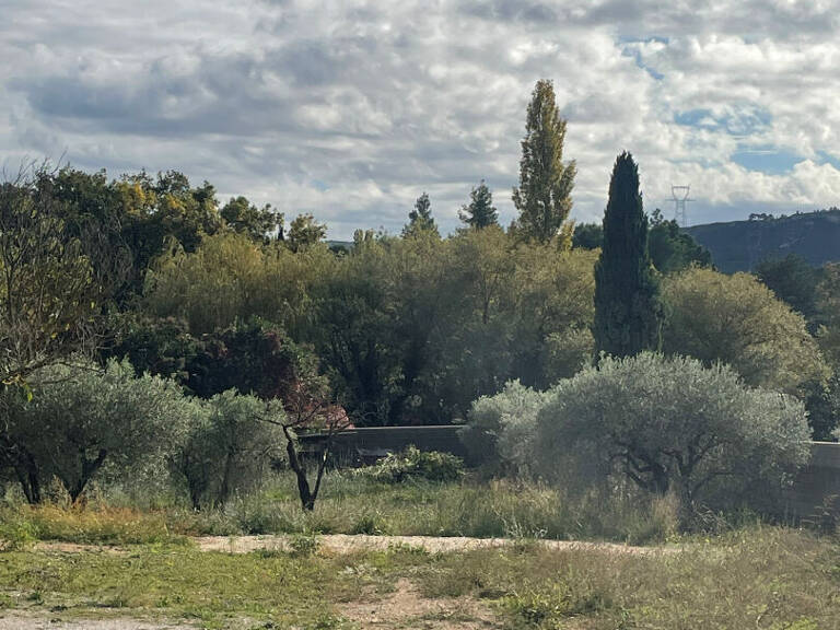 Terrain constructible sur Ventabren — photo 1