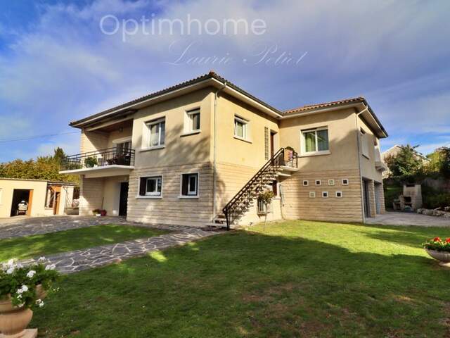 Coup de cœur - Rare à la vente ! Magnifique maison contemporaine de 225 m² avec vue sur le château — photo du bien