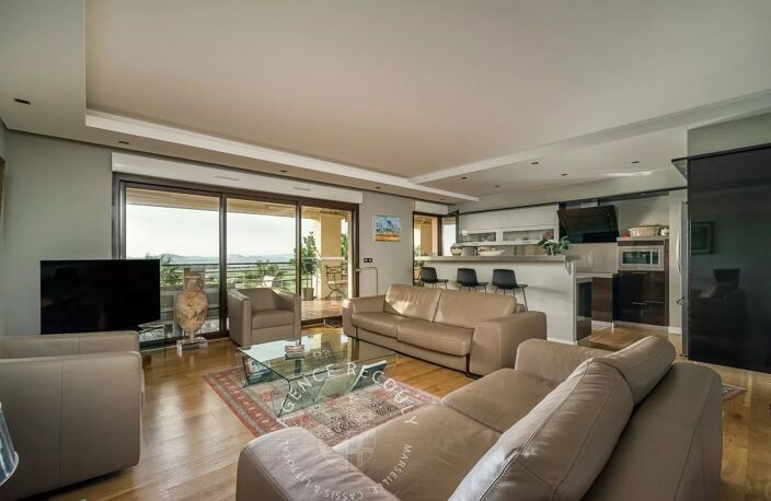 APPARTEMENT T3/4 AVEC BELLE VUE MER  ET  GRANDE TERRASSE  - 1300 — photo 3