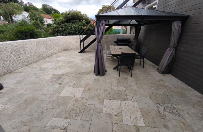 Alès – Ensemble immobilier de caractère avec hangar, appartements et terrasse — photo 3