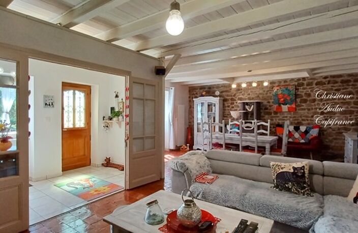 Charolles à 5 minutes, Maison en pierres, rénovée, de 128 m² avec grange attenante aménageable, sur terrain de 2 357 m² — photo 2