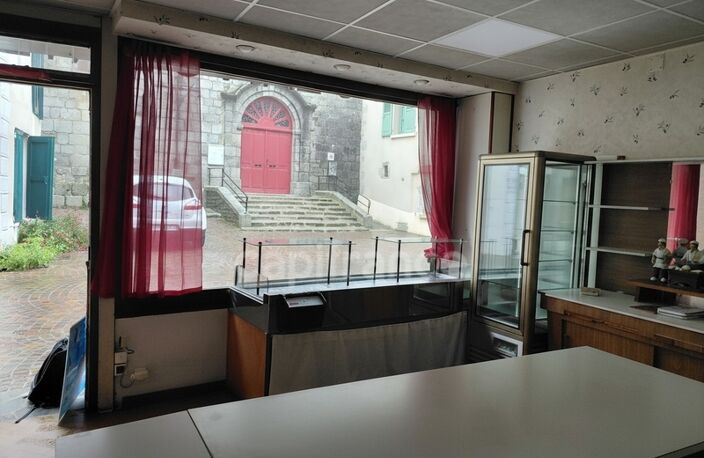 Maison spacieuse de 175 m2 au cœur du village de Montsalvy – Jardin non attenant possible — photo 2