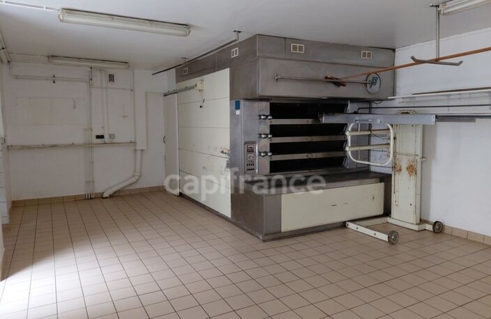 Maison spacieuse de 175 m2 au cœur du village de Montsalvy – Jardin non attenant possible — photo 4