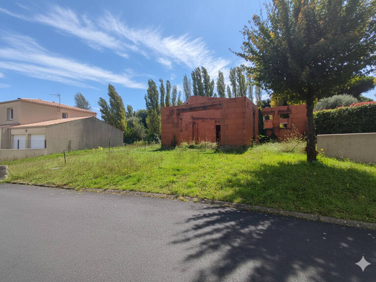 Terrain à deux pas du port de Meschers-sur-Gironde — photo 1