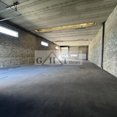 Local industriel  5300 €