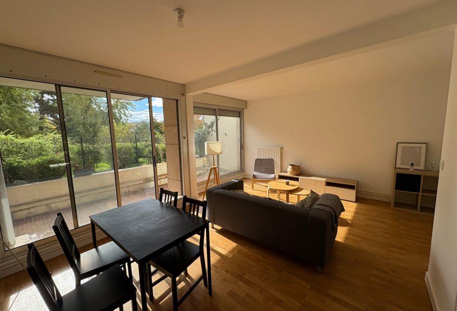 Lyon 4 – Luminosité et confort pour ce T3 traversant avec terrasse privative — photo 1