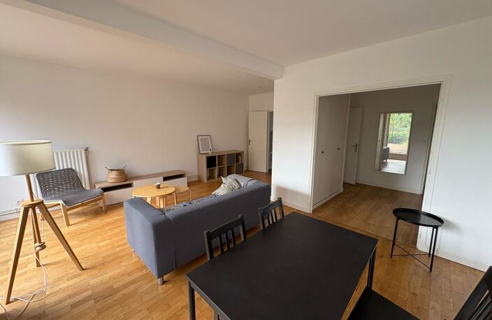 Lyon 4 – Luminosité et confort pour ce T3 traversant avec terrasse privative — photo 3
