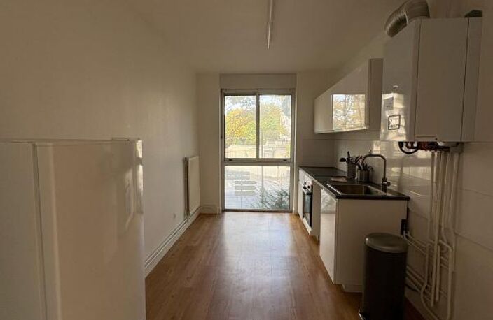 Lyon 4 – Luminosité et confort pour ce T3 traversant avec terrasse privative — photo 4