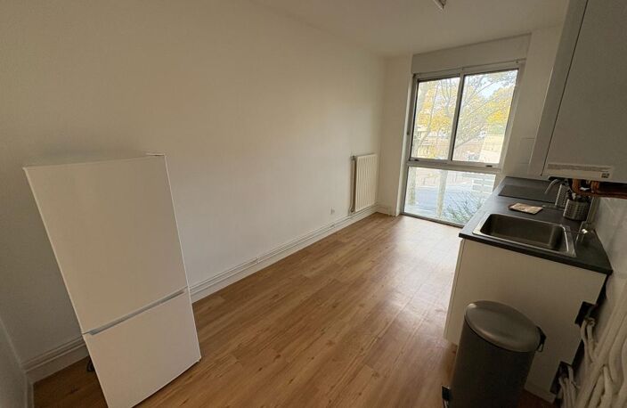 Lyon 4 – Luminosité et confort pour ce T3 traversant avec terrasse privative — photo 5