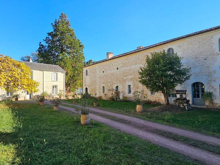 DOMAINE D'EXCEPTION : DEUX RÉSIDENCES DE CARACTÈRE DANS UN PARC BOISÉ à vendre à Saint-Laon — photo 1