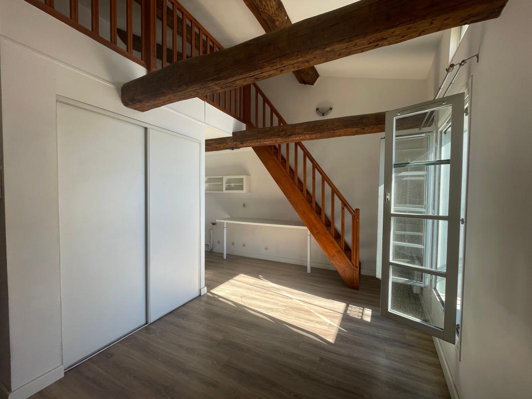 A louer - t2 duplex - toulon centre ville