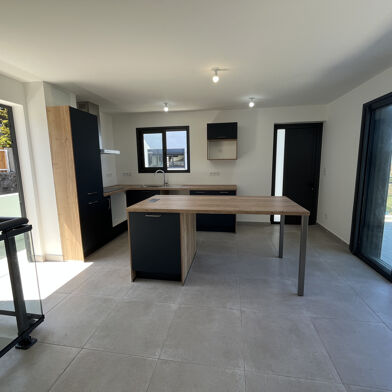 Maison 4 pièces 1980 €