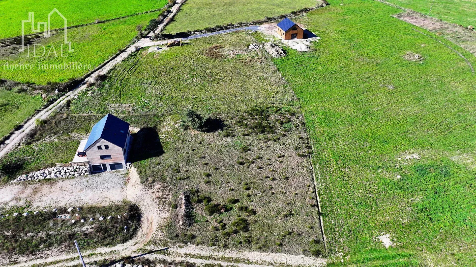 Photo Terrain constructible 1200 m² image 2/4