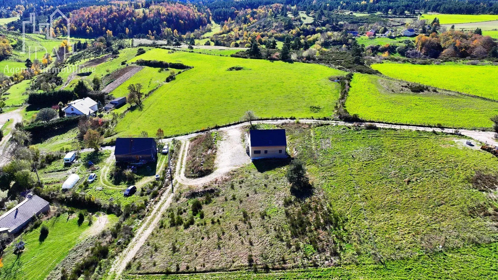 Photo Terrain constructible 1200 m² image 4/4