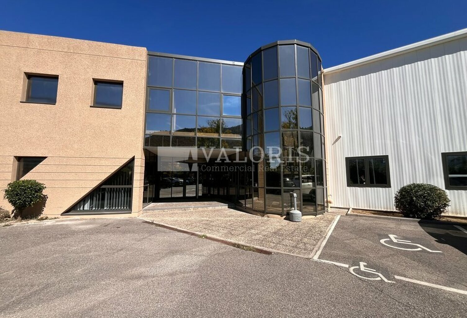 BUREAUX à LOUER — photo 1