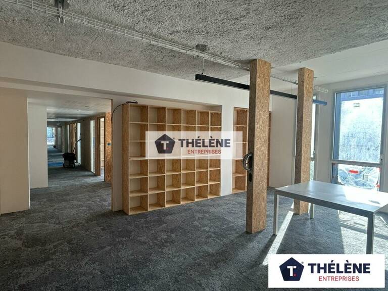 BUREAUX à LOUER — photo 1