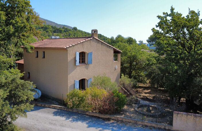 Villa à vendre 6 pièces d'environ 145 m2 sur 1036 m2 — photo 2