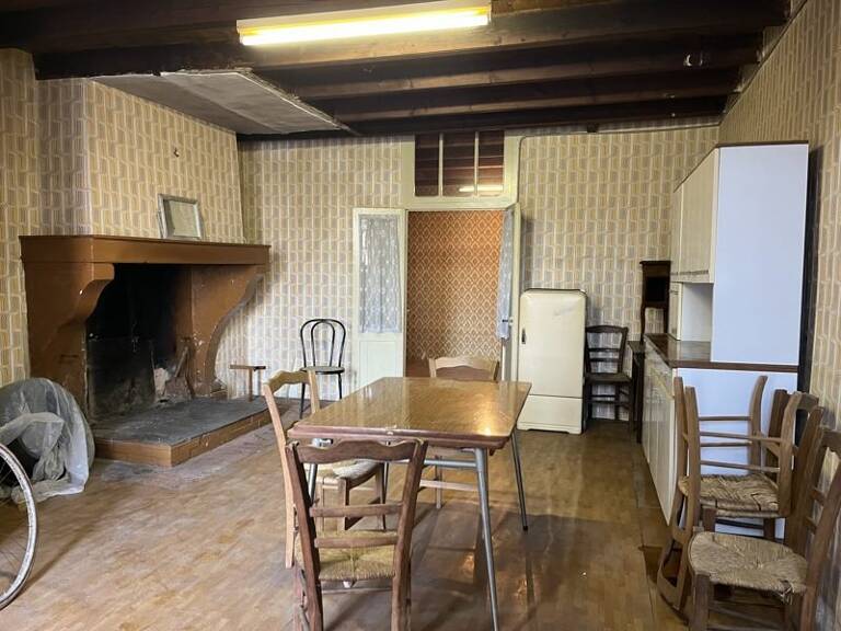 Maison en pierre de 3 pièces principales — photo 1