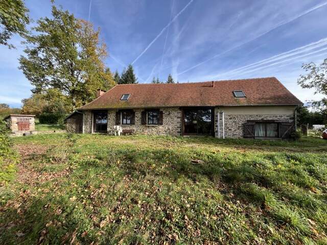 Maison en pierre de 6 pièces principales — photo du bien