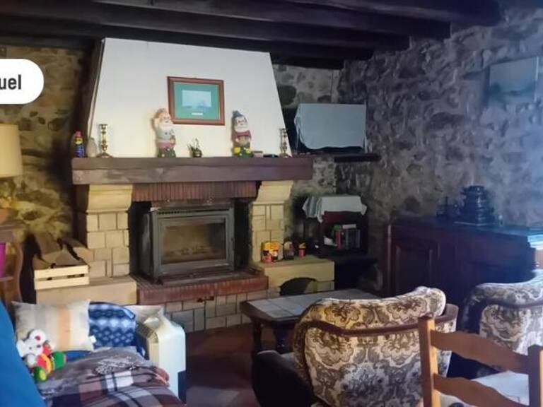 Maison en pierre de 7 pièces principales — photo 1