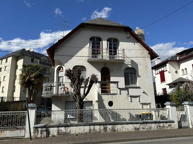 Maison de ville de caractère avec jardin et garage — photo du bien