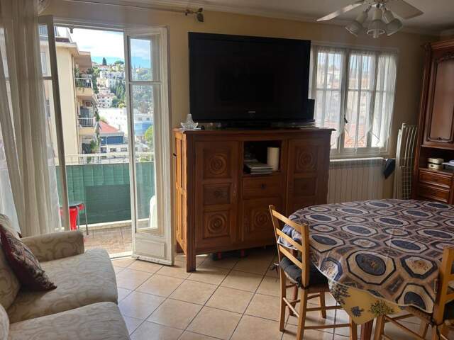 Appartement À Vendre — photo du bien
