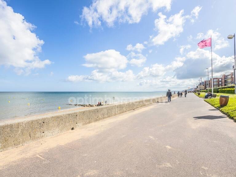 CABOURG PLAGE – Superbe Studio de 25.40 m2 - Terrasse plein sud et Parking – A 20 m de la mer - 2eme avec ascenseur! — photo 1