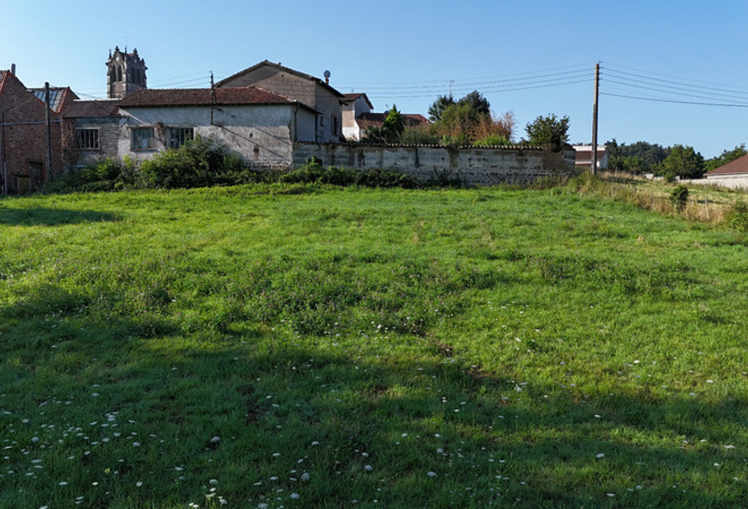 TERRAIN A BATIR 1806 M² PROCHE DE FEURS — photo 1