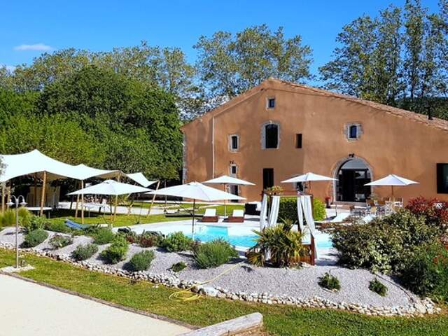 Domaine dans le Luberon - 2,6 ha - 1100 m2  - à vocation de tourisme de luxe et événementiel — photo du bien