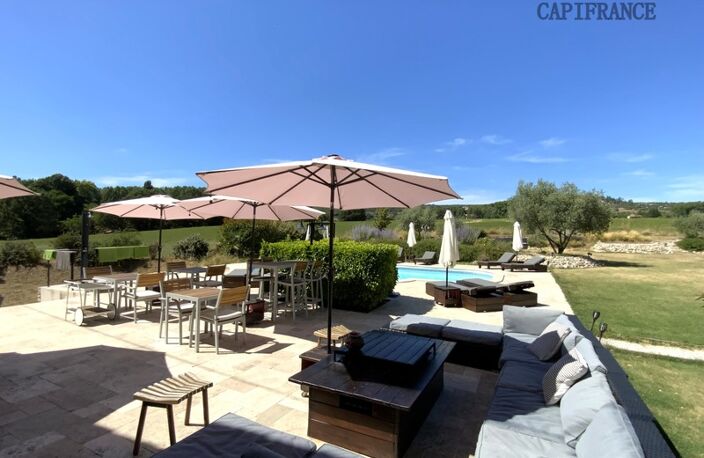 Domaine dans le Luberon - 2,6 ha - 1100 m2  - à vocation de tourisme de luxe et événementiel — photo 3