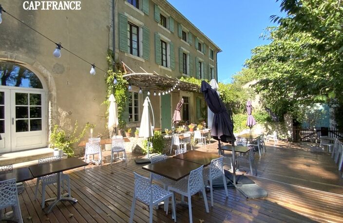 Domaine dans le Luberon - 2,6 ha - 1100 m2  - à vocation de tourisme de luxe et événementiel — photo 5