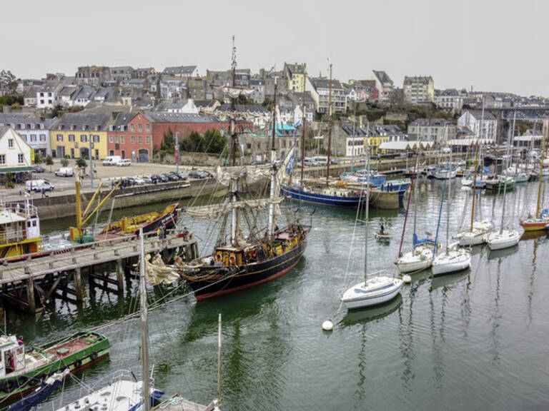 Local de 218m2 Polyvalence & opportunité entrepreneuriale à louer à DOUARNENEZ (29) — photo 1