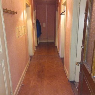 Appartement 5 pièces 700 €