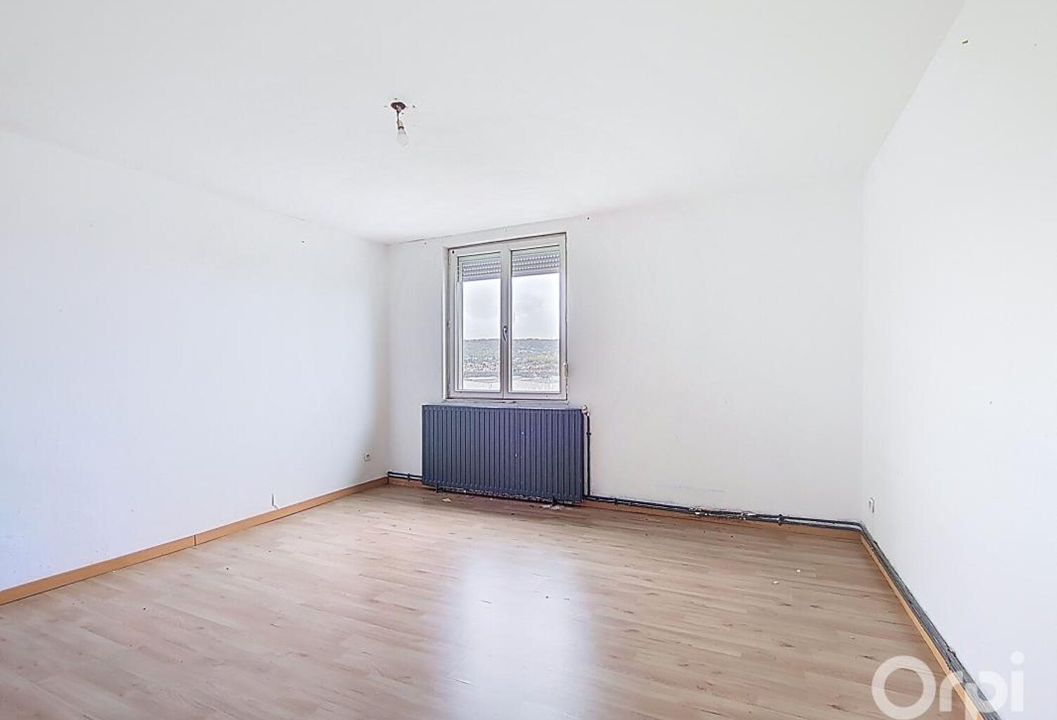 Appartement F4 de 79 m² à rénover Avenue de — photo 1