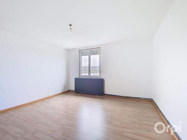 Appartement F4 de 79 m² à rénover Avenue de — photo du bien